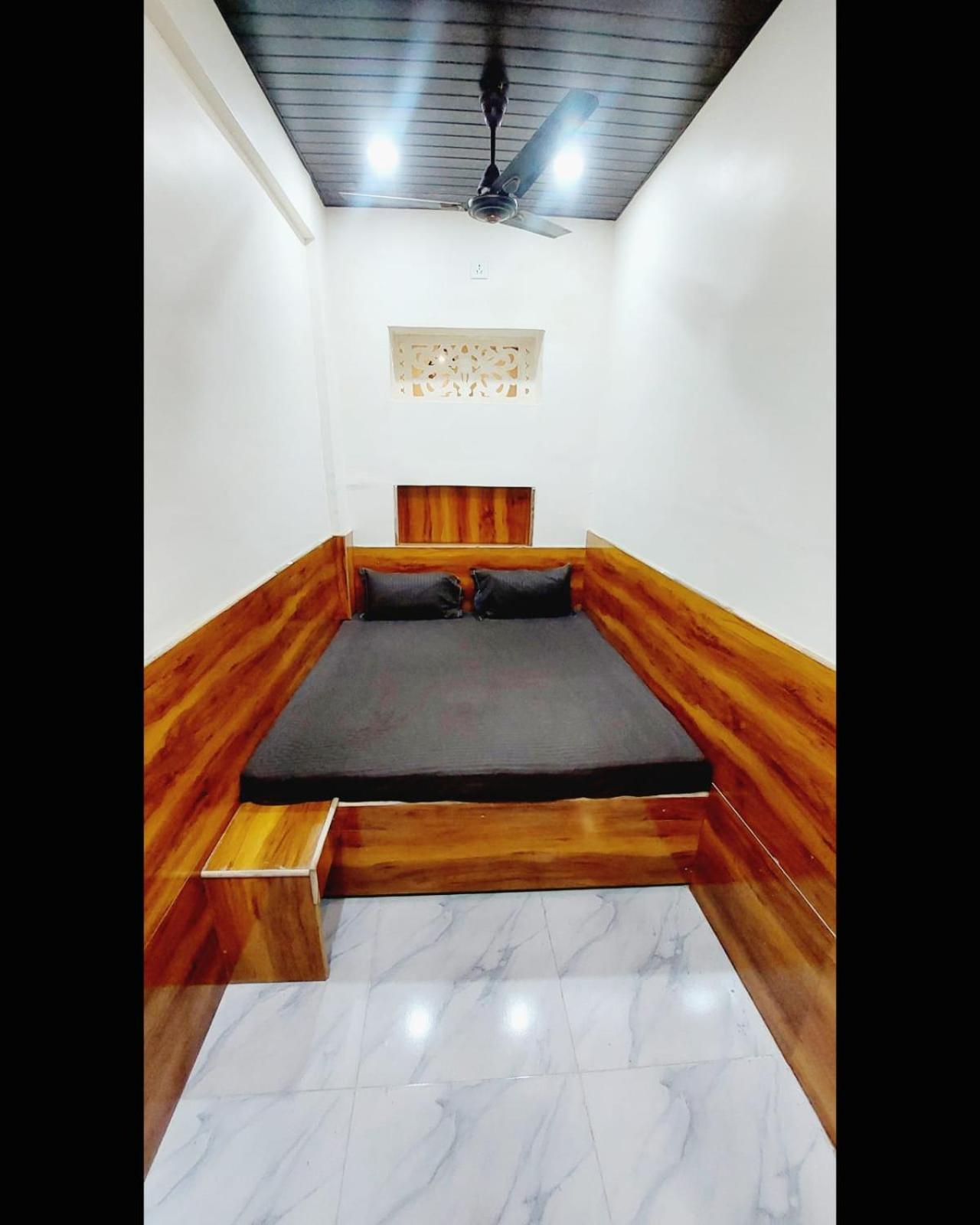Hotel Om Palace ウッジャイン 部屋 写真